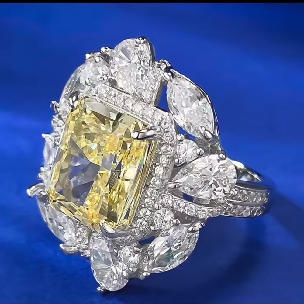 4ct Canary Ring - Picture 10 of 10